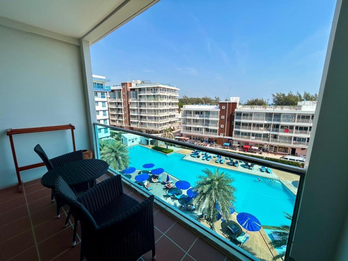 Grandblue Resort & Beachclub Mae Phim Exterior foto
